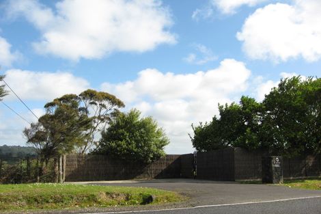 Photo of property in 207 Forest Road, Waiatarua, Auckland, 0612