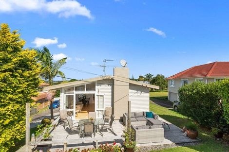 Photo of property in 11 Tiroroa Avenue, Te Atatu South, Auckland, 0610