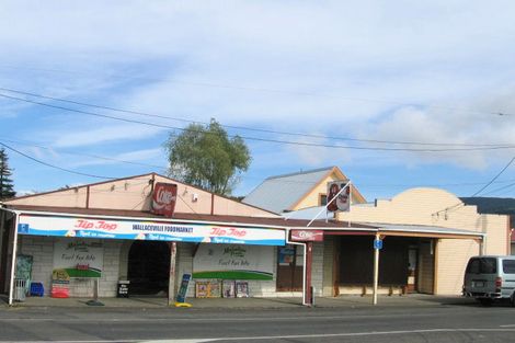 Photo of property in 60 Ward Street, Wallaceville, Upper Hutt, 5018