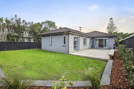 Photo of property in 108 Simpson Road, Henderson Valley, Auckland, 0614
