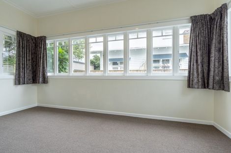 Photo of property in 24 Aroha Street, Takaro, Palmerston North, 4410