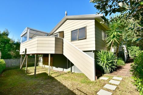 Photo of property in 30b Elliston Crescent, Stanmore Bay, Whangaparaoa, 0932