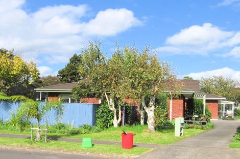 Photo of property in 2/17 Vivian Wilson Drive, Eastern Beach, Auckland, 2012