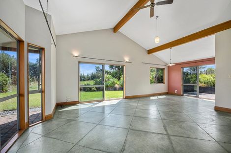 Photo of property in 10 Merewhira Road, Paremoremo, Albany, 0793