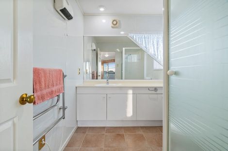 Photo of property in 9 Mariposa Crescent, Birkenhead, Auckland, 0626