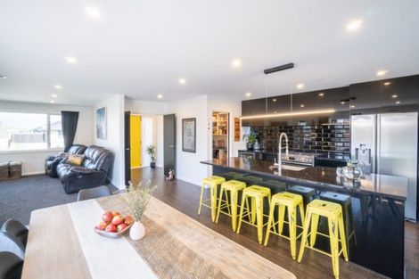 Photo of property in 103 Johnstone Drive, Fitzherbert, Palmerston North, 4410