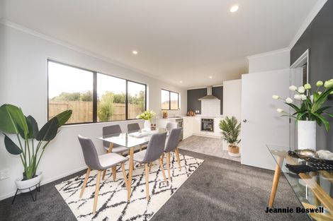 Photo of property in 4 Angelina Way, Kelvin Grove, Palmerston North, 4414