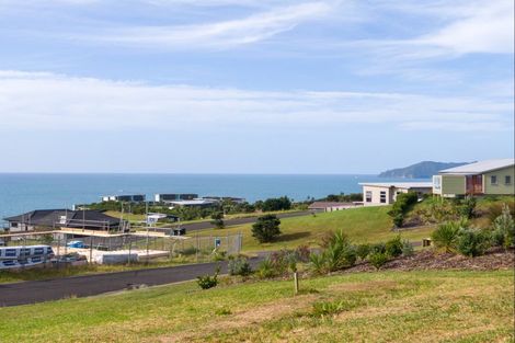 Photo of property in 14 Sunrise Place, Cable Bay, 0420