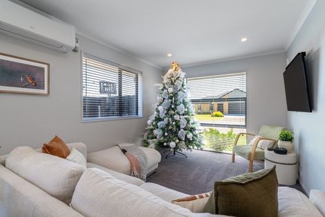 Photo of property in 8 Finstock Way, Rolleston, 7614