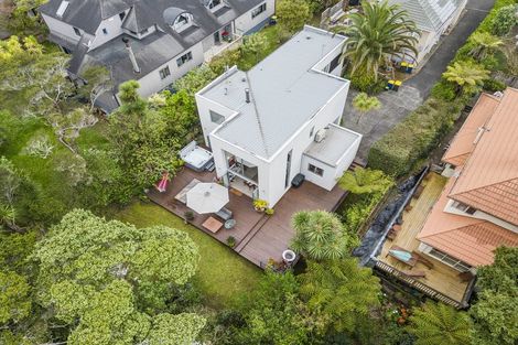 Photo of property in 11a Wernham Place, Northcote, Auckland, 0626