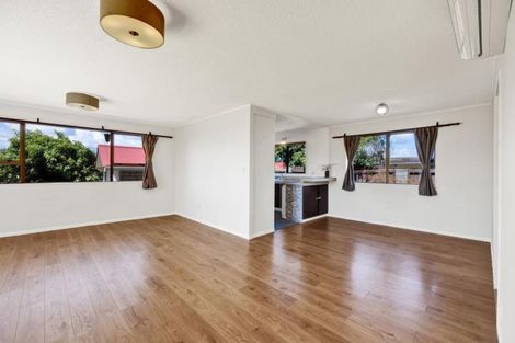 Photo of property in 20 Poplar Grove, Whalers Gate, New Plymouth, 4310