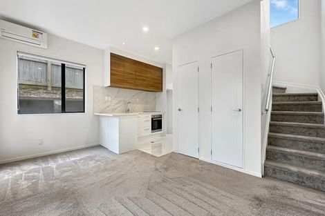 Photo of property in 140 Tiriwa Drive, Massey, Auckland, 0614