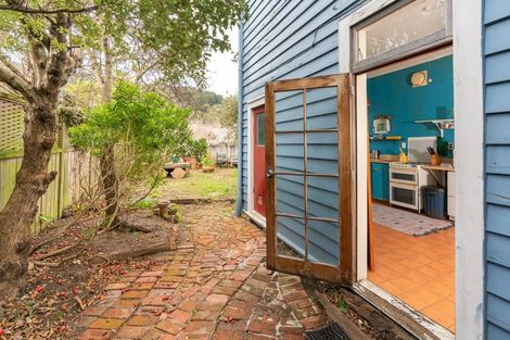 Photo of property in 10 Edge Hill, Mount Victoria, Wellington, 6011