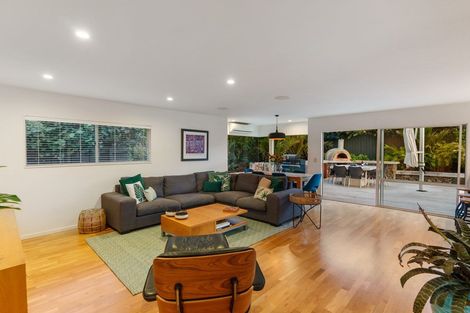 Photo of property in 23 Esther Place, Red Beach, 0932