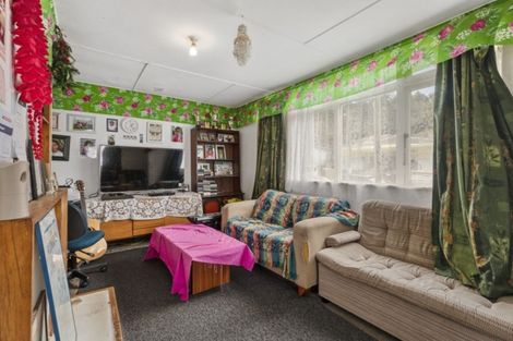 Photo of property in 33 Hanson Grove, Stokes Valley, Lower Hutt, 5019