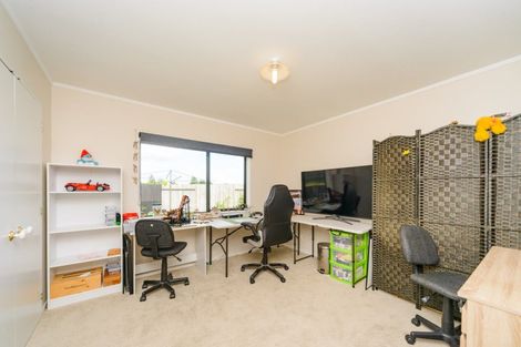 Photo of property in 27 Strachan Way, Highbury, Palmerston North, 4412