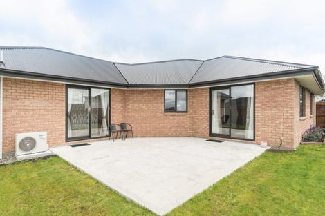 Photo of property in 134 Johnstone Drive, Fitzherbert, Palmerston North, 4410