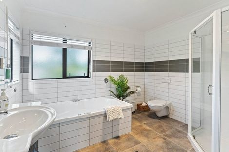 Photo of property in 5 Quadrant Heights, Paraparaumu, 5032