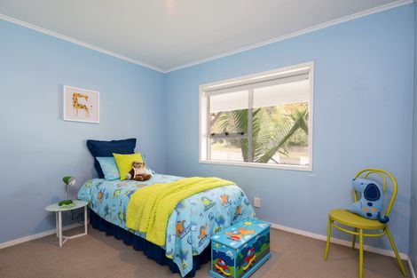 Photo of property in 5 Palm Court Drive, Glen Eden, Auckland, 0602