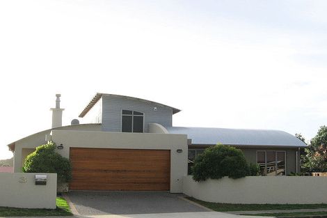 Photo of property in 3 Marewa Place, Waikanae Beach, Waikanae, 5036