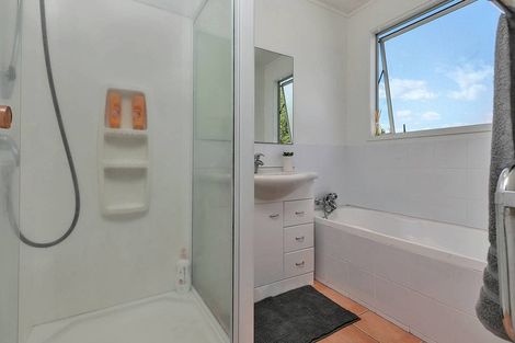 Photo of property in 10 Regency Place, Sunnynook, Auckland, 0632