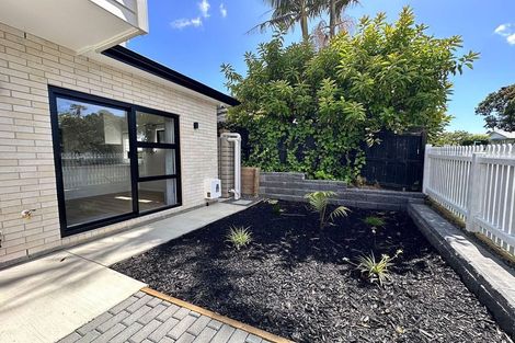 Photo of property in 17a Artesia Close, Shamrock Park, Auckland, 2016