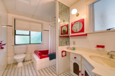 Photo of property in 357 Titirangi Road, Titirangi, Auckland, 0604