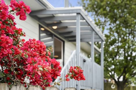 Photo of property in 9 Kupari Place, Totara Vale, Auckland, 0629