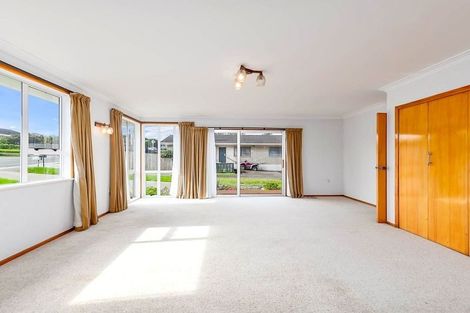 Photo of property in 235 Edmonton Road, Te Atatu South, Auckland, 0610