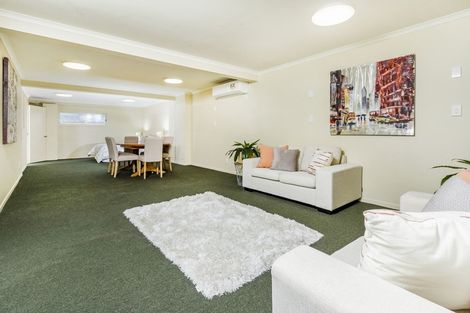 Photo of property in 51 Gladstone Road, Northcote, Auckland, 0627