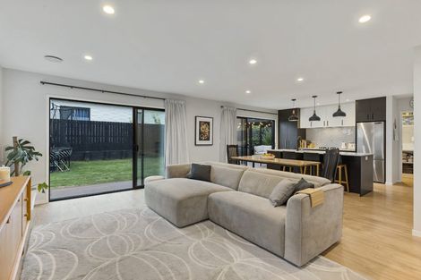 Photo of property in 5 Blatina Drive, Kumeu, 0810