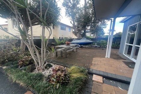 Photo of property in 49b The Esplanade, Eastern Beach, Auckland, 2012