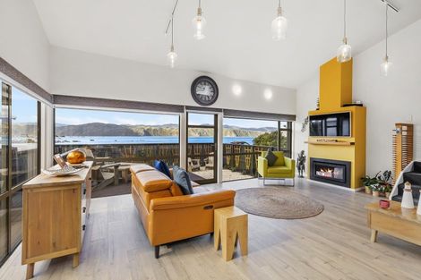 Photo of property in 118 Breaker Bay Road, Breaker Bay, Wellington, 6022