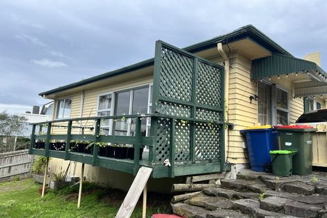 Photo of property in 1/207 East Coast Road, Castor Bay, Auckland, 0620