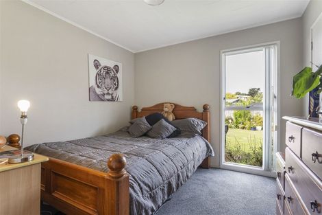 Photo of property in 7 Woodman Place, West Harbour, Auckland, 0618