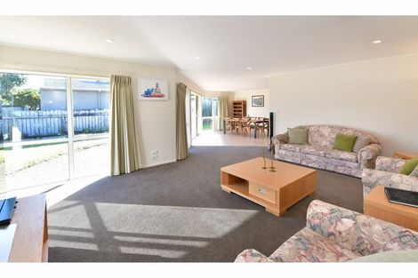 Photo of property in 168 Centreway Road, Orewa, 0931