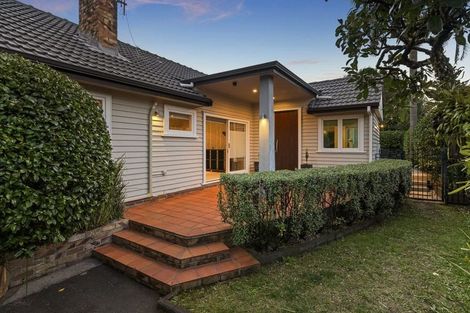 Photo of property in 145 Shakespeare Road, Milford, Auckland, 0620