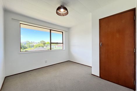 Photo of property in 28 Butterworth Drive, Glendene, Auckland, 0602