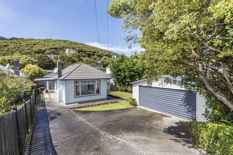 Photo of property in 64 Airlie Road, Plimmerton, Porirua, 5026