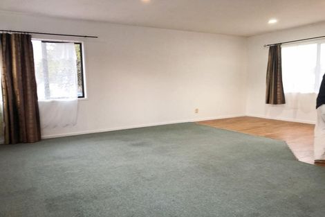 Photo of property in 52 Kelwyn Road, Kelston, Auckland, 0602