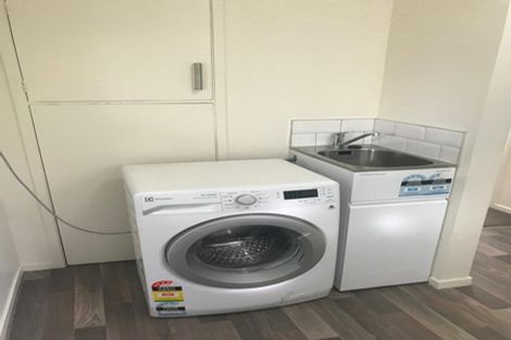 Photo of property in 2/188 Captain Springs Road, Onehunga, Auckland, 1061