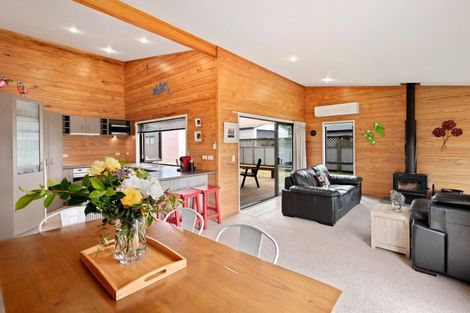 Photo of property in 7 Lakemere Way, Kinloch, Taupo, 3377