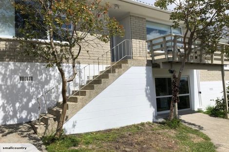 Photo of property in 2/180 Coronation Road, Hillcrest, Auckland, 0627