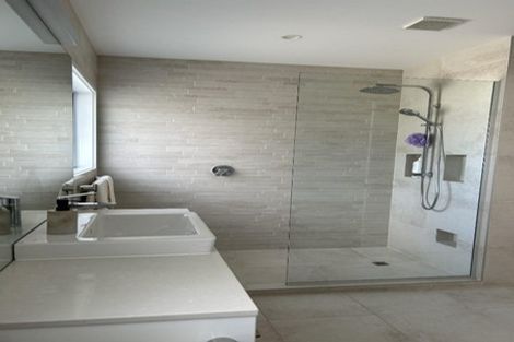 Photo of property in 8 Downsview Road, Pakuranga Heights, Auckland, 2010