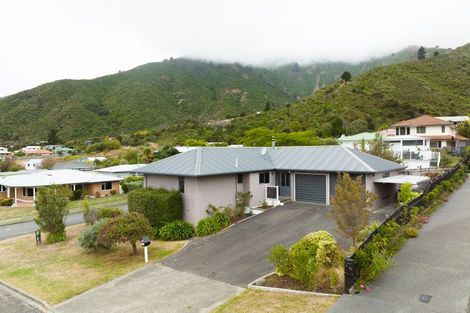 Photo of property in 68 Moana View Road, Waikawa, Picton, 7220