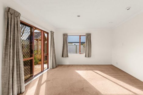 Photo of property in 16 Knightsbridge Place, Taradale, Napier, 4112