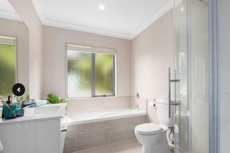 Photo of property in 2 Brindle Way, Newlands, Wellington, 6037