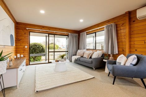 Photo of property in 1 Beadle Place, St Andrews, Hamilton, 3200