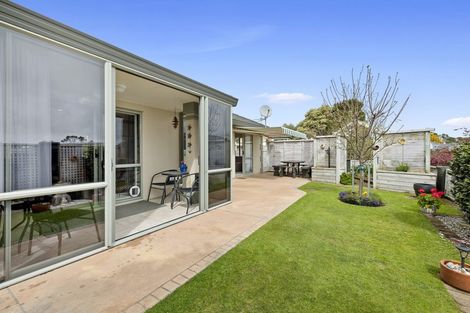 Photo of property in 14 Shelter Grove, Frankleigh Park, New Plymouth, 4310