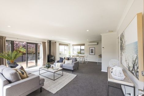 Photo of property in 128 Hillcrest Drive, Kelvin Grove, Palmerston North, 4414